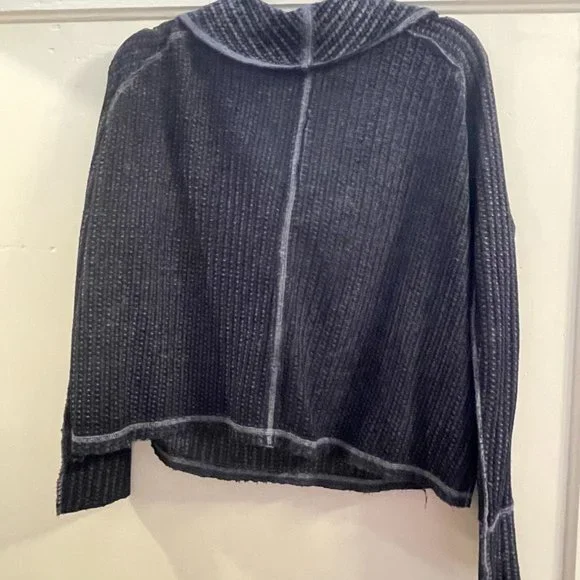 Free People Medium Top - Picture 2 of 3